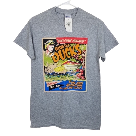 Gildan Tops - Wisconsin Ducks Poster Girl Graphic Tee Small